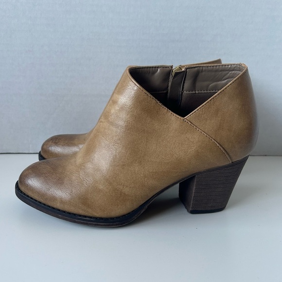 Mata Women’s Booties - Tan / Brown - Sz 7 - Picture 8 of 14